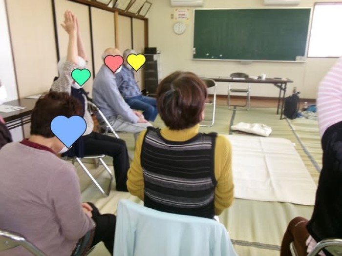 ケアの実習のようす-プライバシー配慮のため一部画像を加工しています