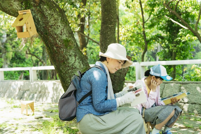 自然の中でゆっくり本を読む時間