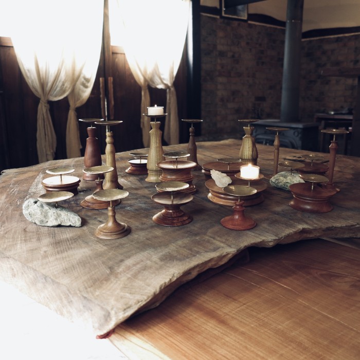 制作した燭台の展示風景