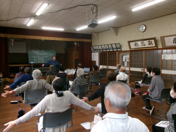 呉市・広地区-老人クラブの集会で”眠り”をテーマに健康講座開催