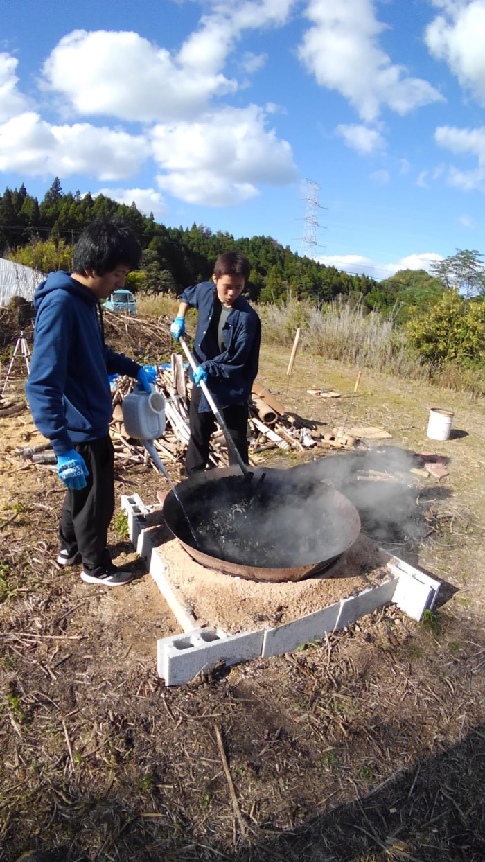 炭化した筏の竹