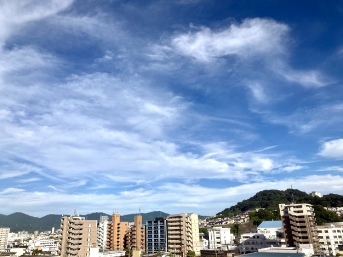 右端の山が”黄金山”ーふもとは住宅街で囲まれています