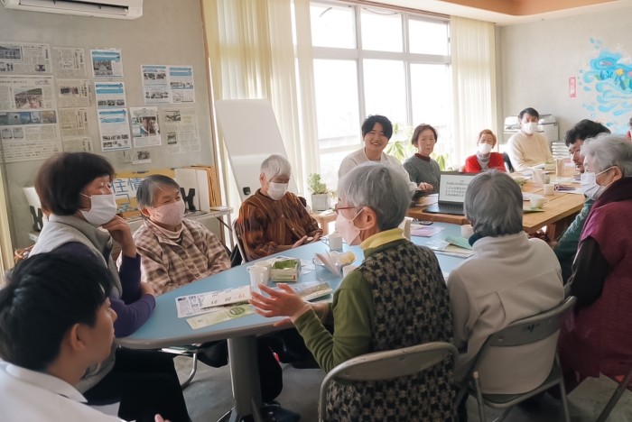 地域の方と一緒に家や地域について語る!