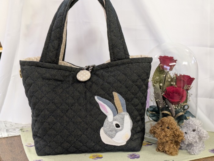 ウサギのオリジナルアップリケランチトートバッグになります