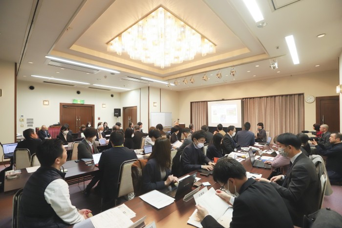 〈3名の登壇者の発表と意見交換を実施〉
