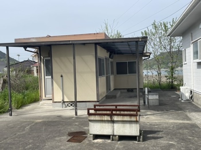 ③プレハブ小屋購入
