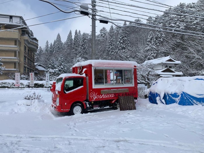 赤いキッチンカーはよく目立つ!