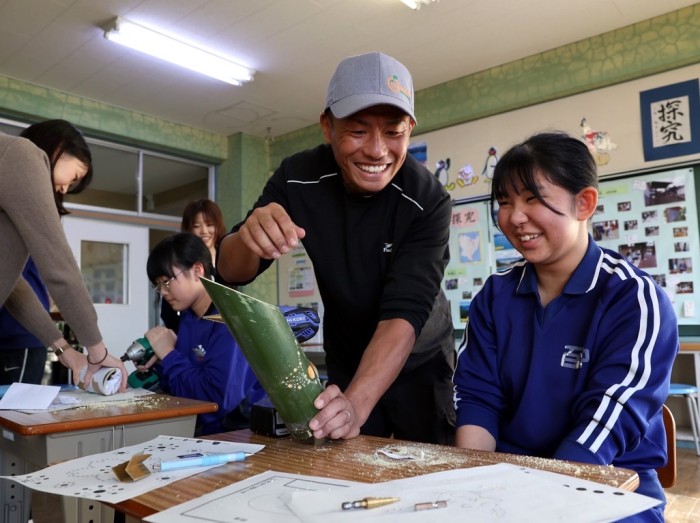 ⑥中学校でもワークショップ