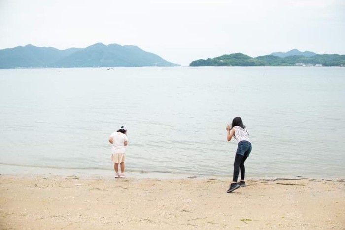 「海」をテーマにこどもたちがチェキで撮影