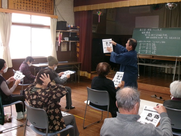 広地区の高齢者の皆さま、熱心に講座を受けられています