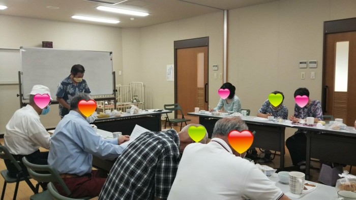 ”認知症予防”講座-皆さんメモをとり熱心に受けています