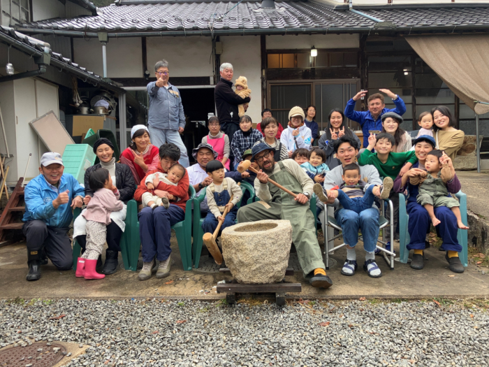 将来のお米作りの練習として みんなで　モチ米を植えて　お餅つきをしよう！